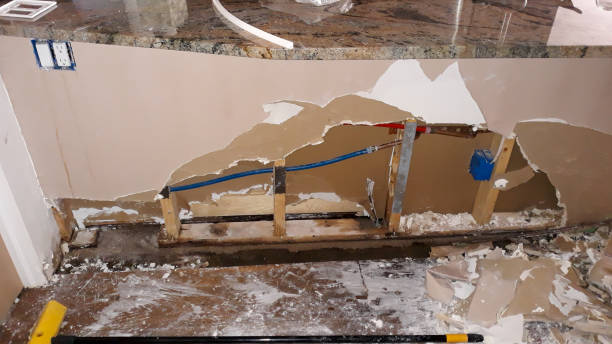Sewage cleanup and water damage restoration in FL